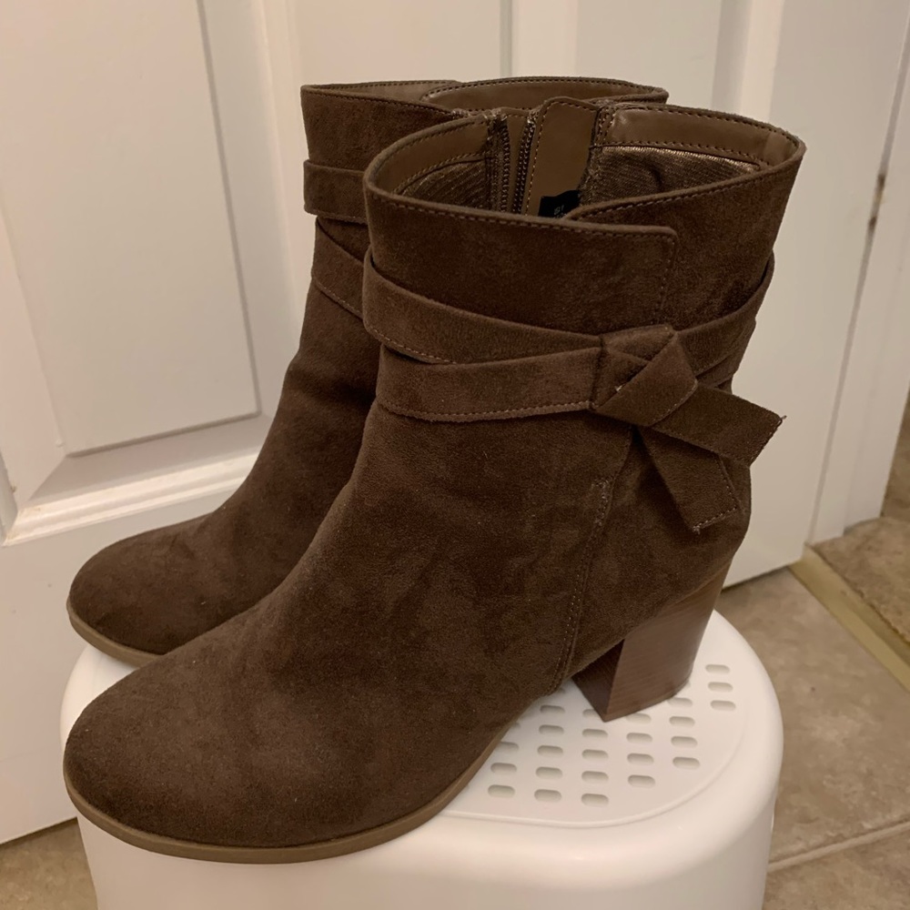 EUC, like-new American Eagle by Payless boots